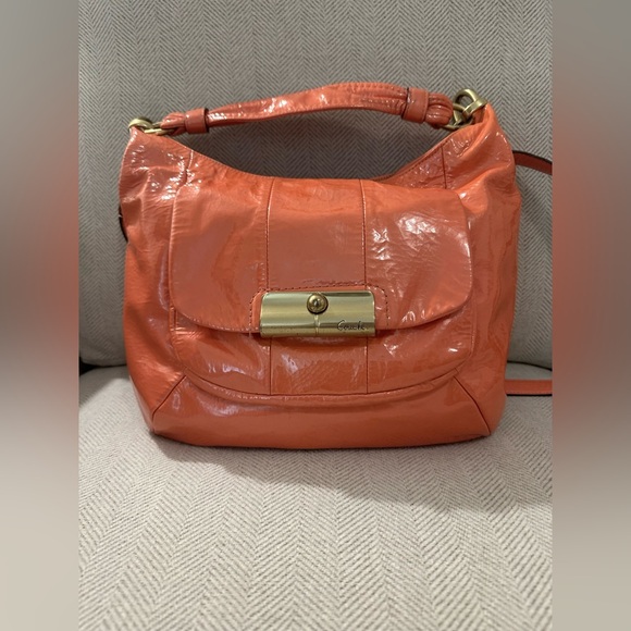 Vintage Coach Peach Patent Leather Shoulder Bag with Gold-Tone Lock - Picture 2 of 11